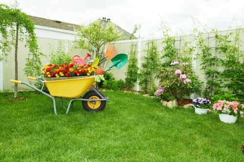 Modern garden design ideas for Brentcross homes